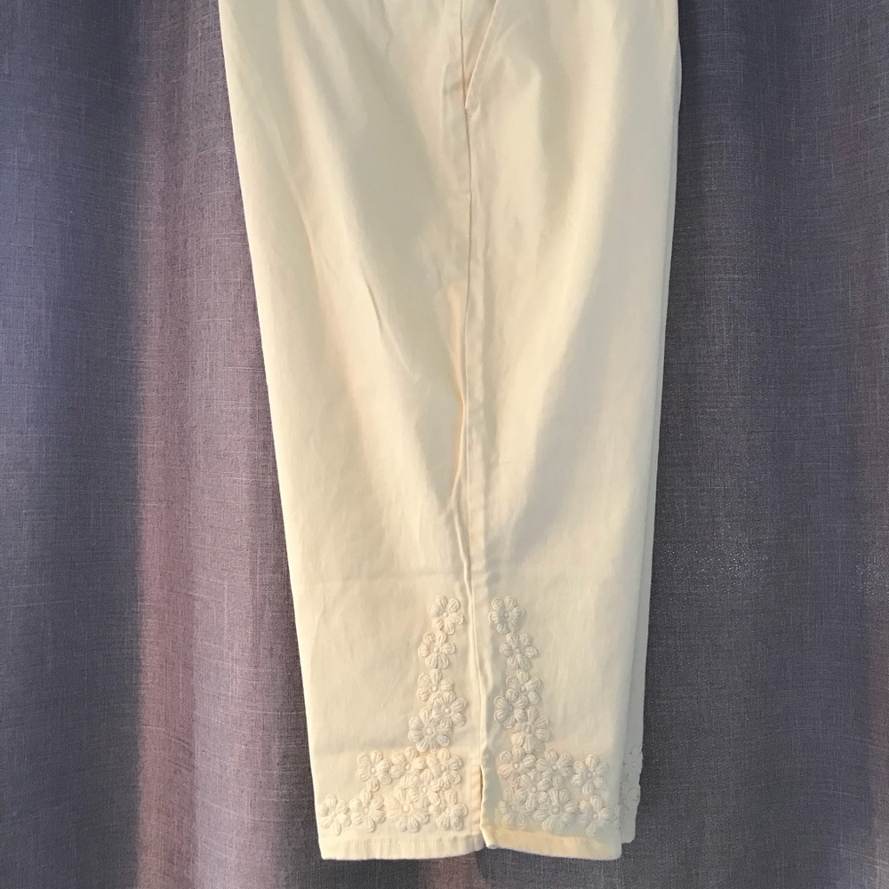 Lemon 🍋 yellow capris - Picture 4 of 7